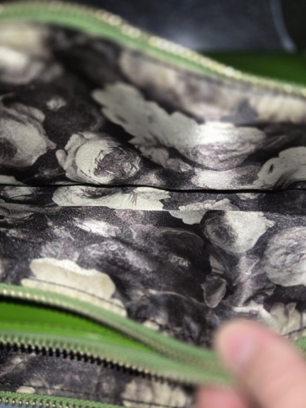 TED BAKER LONDON GREEN PATENT LEATHER SATCHEL SHOULDER BAG PURSE FLORAL LINING - Picture 7 of 7